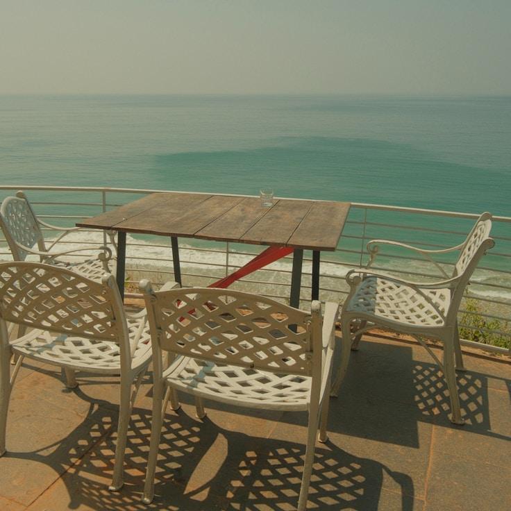 Outdoor terrace seating suitable for families in Lyon